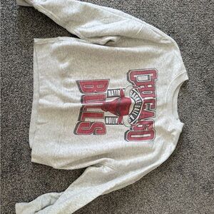 Abercrombie & Fitch Gray Chicago Bulls Sweatshirt